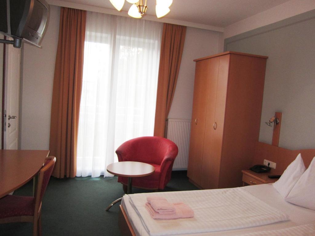 Pension Elisabeth Sankt Poelten Room photo